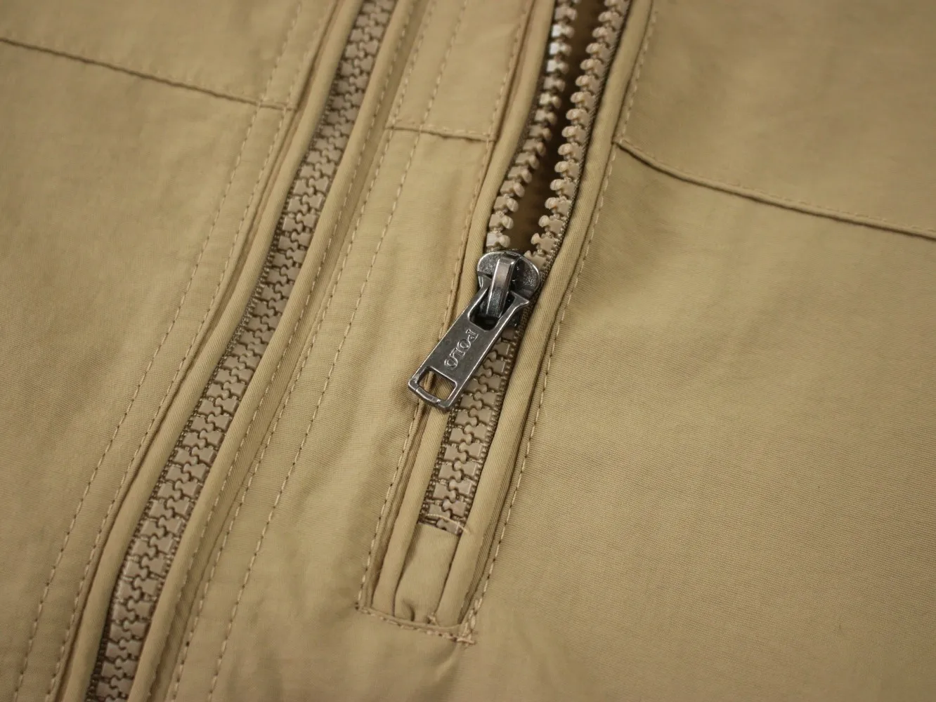 🅿️350 Ralph Lauren Fall New Classic Small Logo Embroidered Hooded Zipper Windproof and Waterproof Jacket 1️⃣ Customized coated fabric, windproof and waterproof, exquisite small logo embroidery on the chest to highlight your personality, and the workmanship details are perfectly controlled! 2️⃣It is very youthful and energetic, and can be easily worn by both men and women. It is very in line with the fashion aesthetic concepts of today's young people! 3️⃣ Full set of customized accessories, complete with three labels, same style for men and women, a must-have for couples. Color: Navy Khaki Size: S, M, L, XL